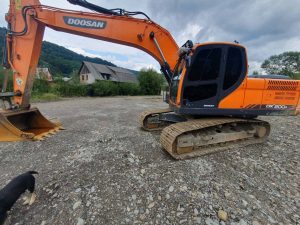 Гусеничний повноповоротний екскаватор Doosan DX 200A — це універсальна машина середнього класу